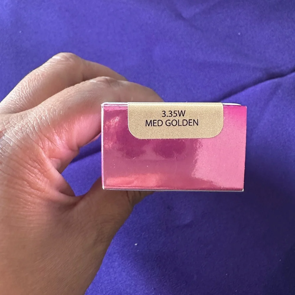 Beauty blender, bounce, concealer- New - Picture 2 of 2